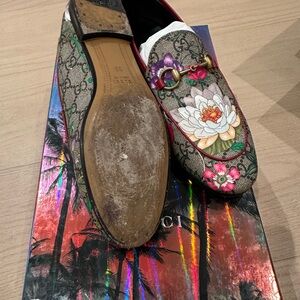 Gucci Floral Embroidered Loafers - Multicolor